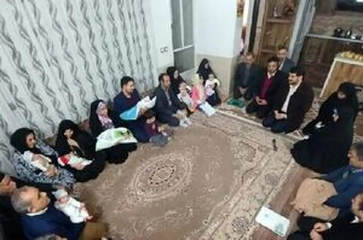 
اهدای مسکن و زمین به ۳ خانواده دارای ۴ قلو یزدی
