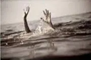 
جان باختن پدر و دختر در دریا
