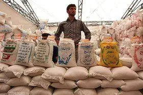 توزیع ۱۴۰۰ تن شکر با نرخ مصوب بین بنکداران موادغذایی