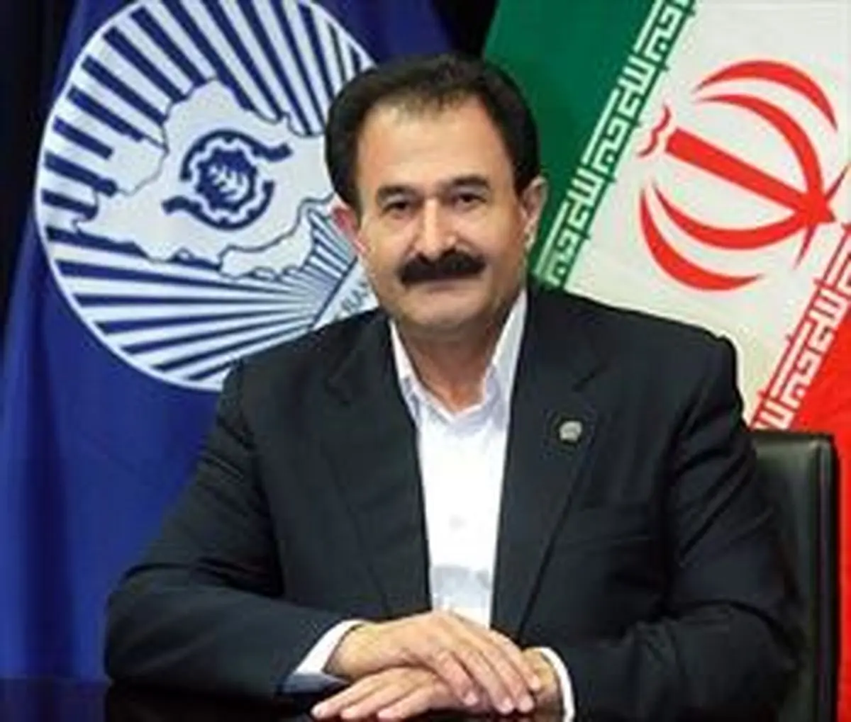 آقای ۷۱۰ میلیونی کنار نمی‌رود!