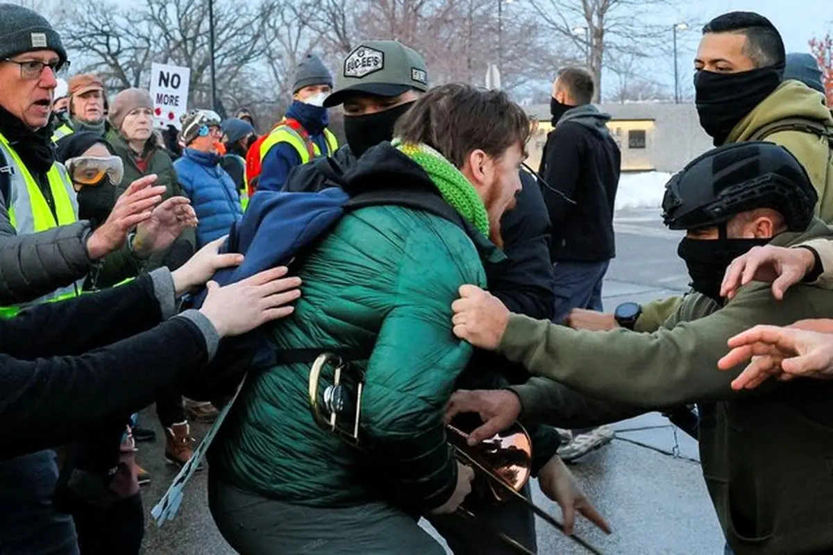 رفتار خشونت‌آمیز با مهاجران برای ترامپ دردسرساز می‌شود