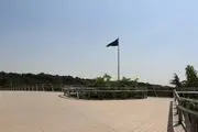بزرگ‌ترین پرچم ایران به رنگ سیاه درآمد