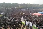 خواندن سرود ملی در تجمع مردم اصفهان +فیلم