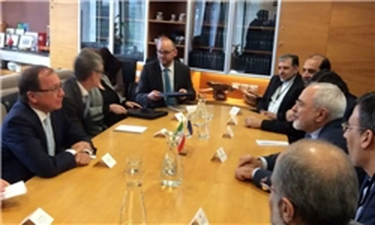 ظریف با همتای نیوزلندی خود رایزنی کرد