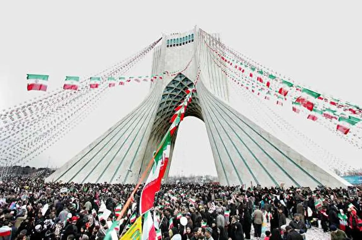 حضور پر رنگ قهرمانان و مسئولان ورزشی در راهپیمایی 22 بهمن+تصاویر