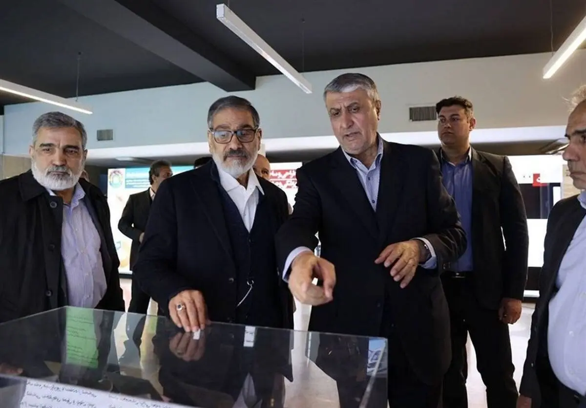 شمخانی: با همه توان از برنامه هسته‌ای صلح‌آمیز دفاع می‌کنیم
