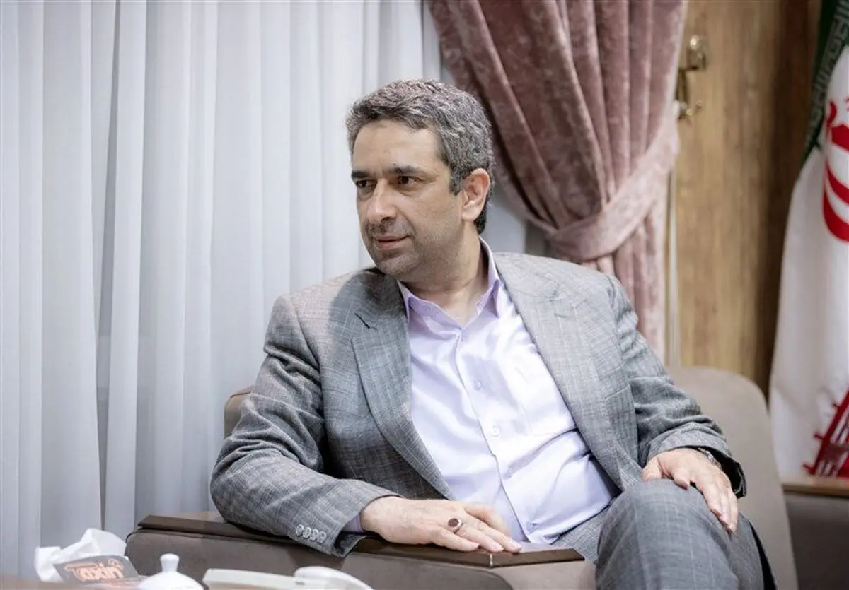 ژست منتقد گرفتن و درشت‌گویی را همه خوب بلدند