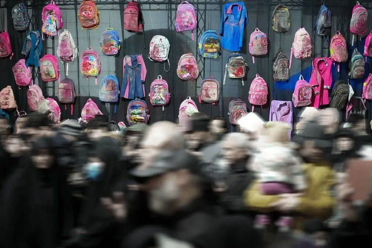 کوله‌پشتی‌ها در راهپیمایی روز جهانی قدس به یاد دختران دانش‌آموز میناب