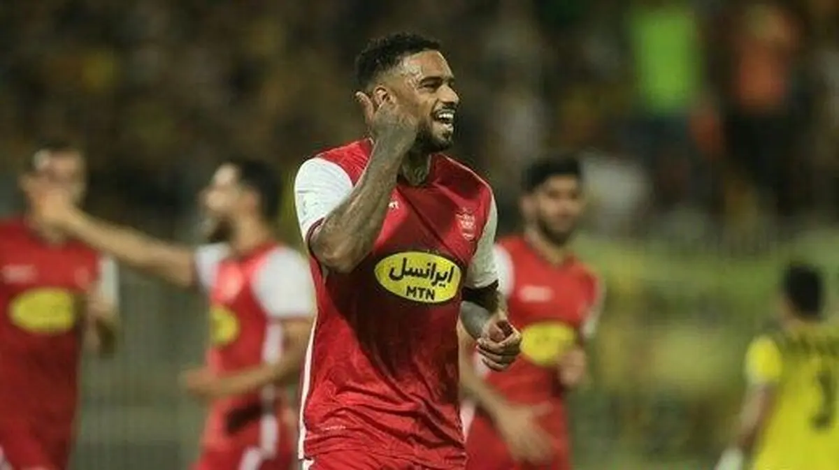 درگیری لوکادیا با هوادار پرسپولیس
