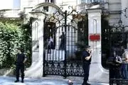 اولین تصاویر از تهدید کنسولگری ایران در  پاریس با نارنجک