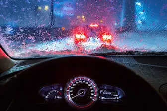۸ نکته که هنگام رانندگی در باران باید رعایت کنید