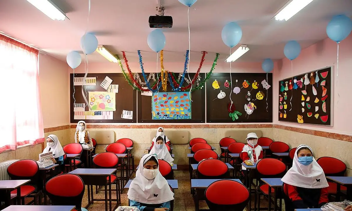 چکش غیر حضوری حسن روحانی برای دانش آموزان حضوری!