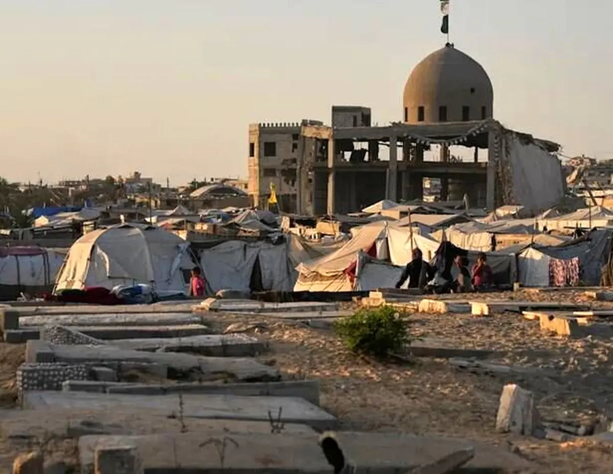 در گورستان‌های غزه، زندگی در میان مردگان جریان دارد