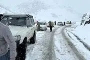 امروز 8 بهمن، بارش شدید برف جاده کرج-چالوس را بست