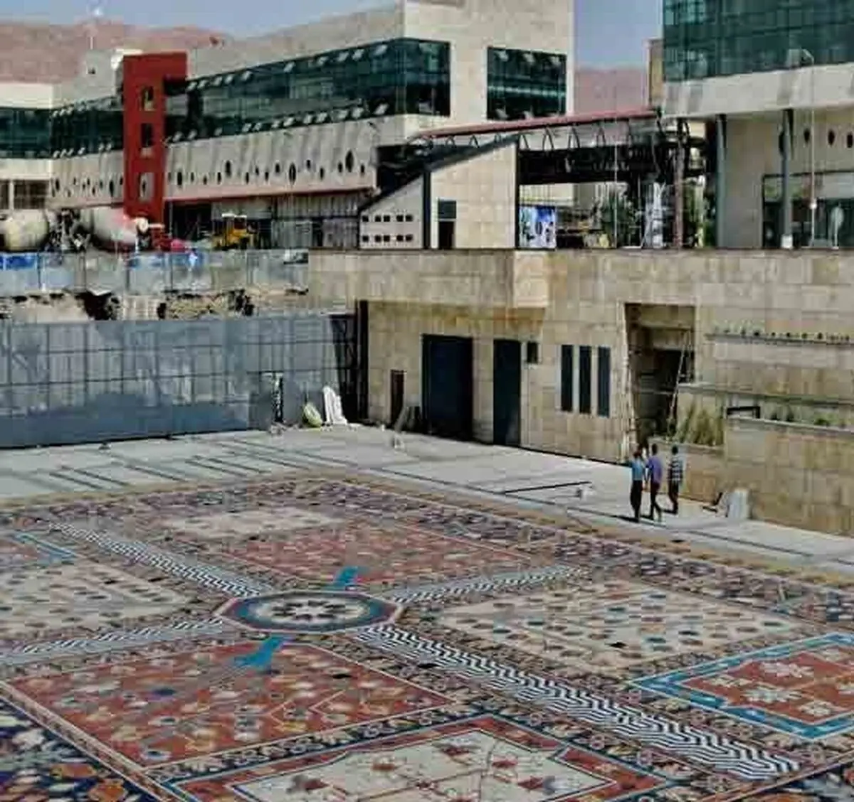 بزرگترین و زیباترین فرش سنگی جهان در تبریز