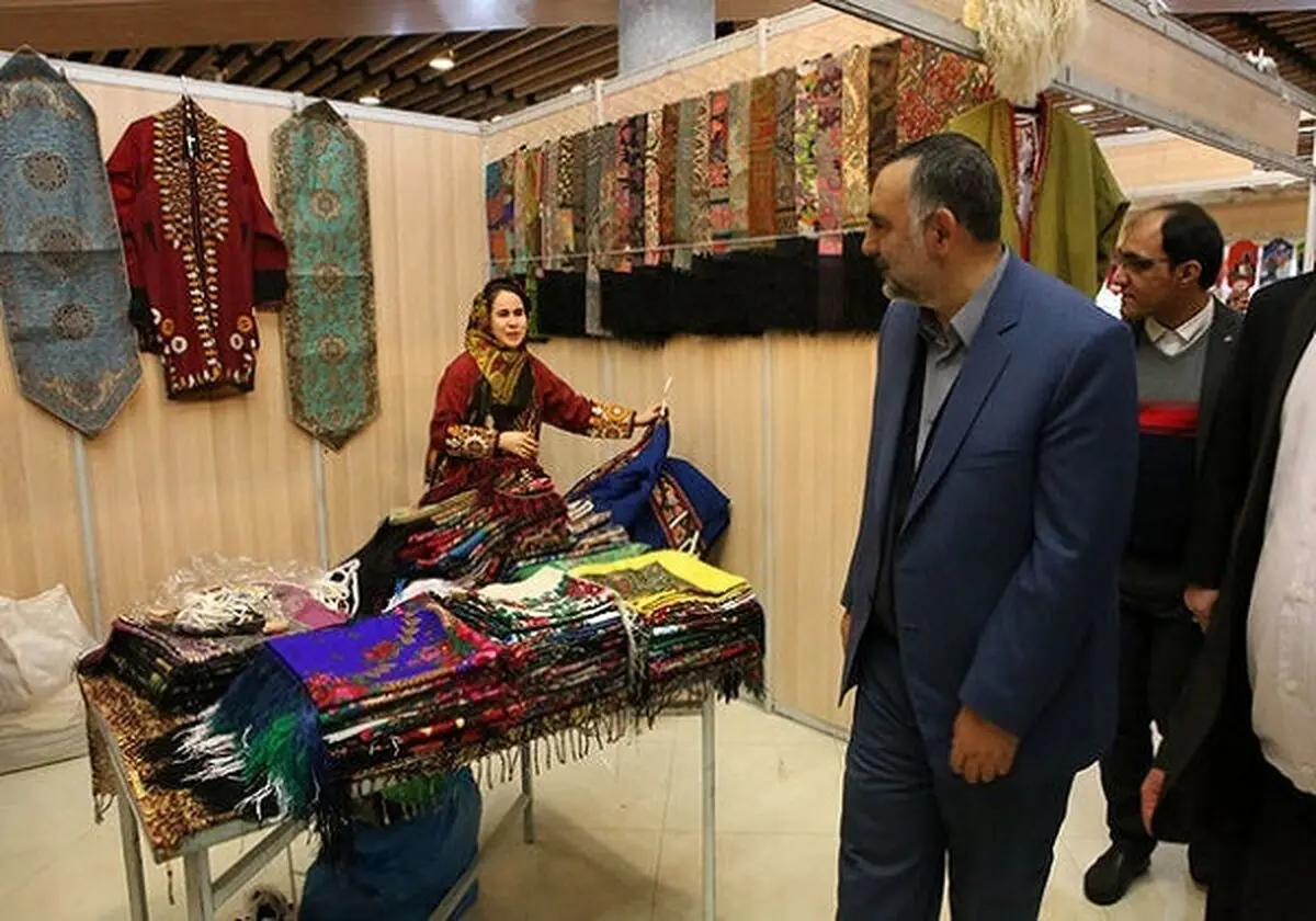 
تجلیل از تولیدکنندگان برتر کالاهای فرهنگی با حضور وزیر ارشاد
