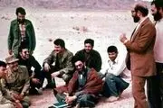 بازدید تاریخی آیت‌الله خامنه‌ای از بقایای سربازان آمریکا در طبس/گزارش تصویری