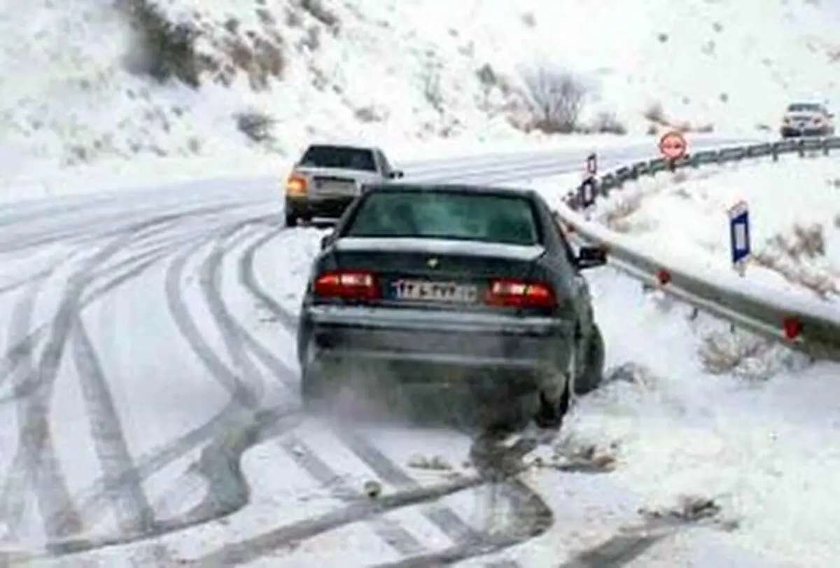 بارش برف در محورهای ارتباطی آذربایجان غربی

