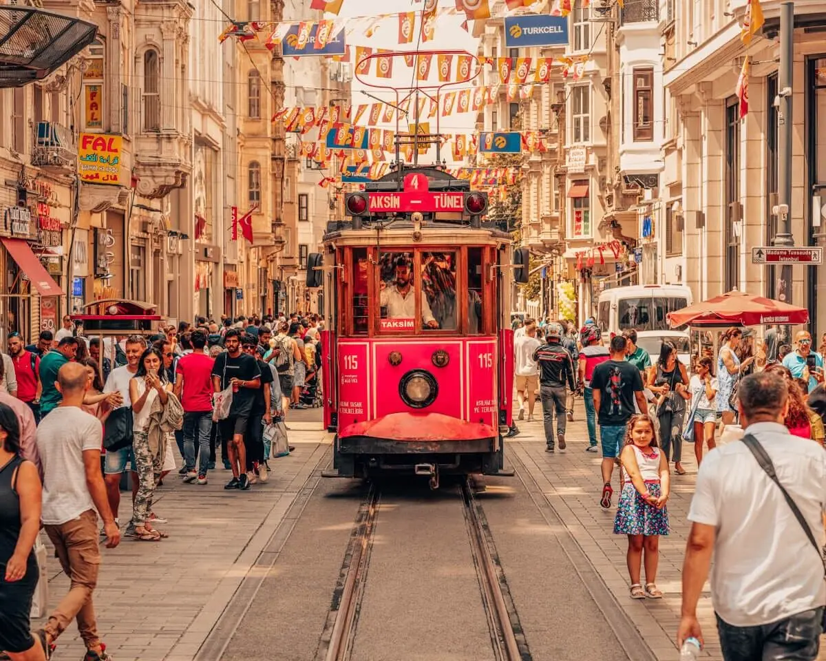 در نزدیکی میدان تکسیم در کجا اقامت کنیم؟
