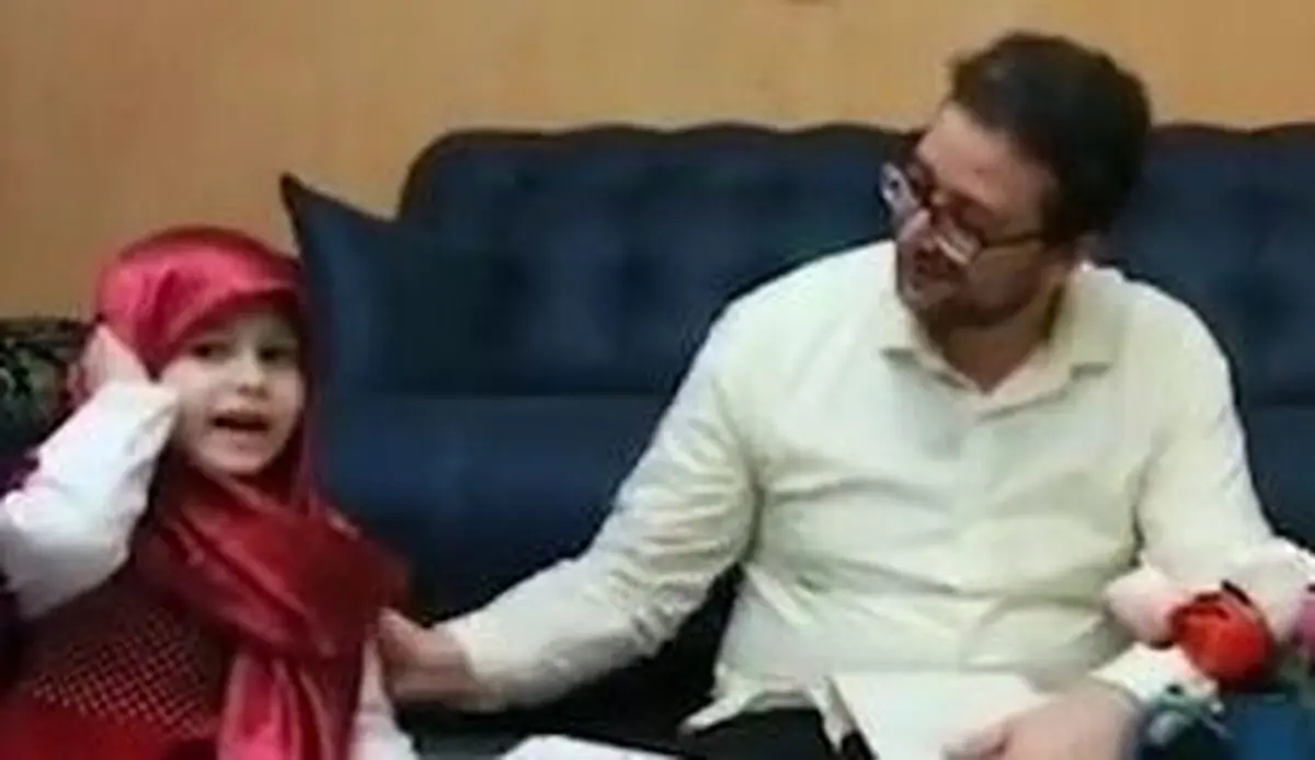 قران خوانی خانوادگی داور عصر جدید با فرزندانش +عکس