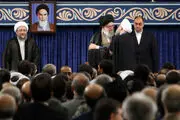 اهداء حکم تنفیذ ریاست جمهوری توسط رهبر انقلاب/ عکس