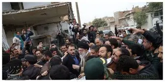 شوق مردم از حضور امام خامنه‌ای در مناطق زلزله‌زده/فیلم
