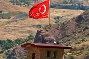 تصاویر برافراشته شدن پرچم ترکیه در خاک عراق!
