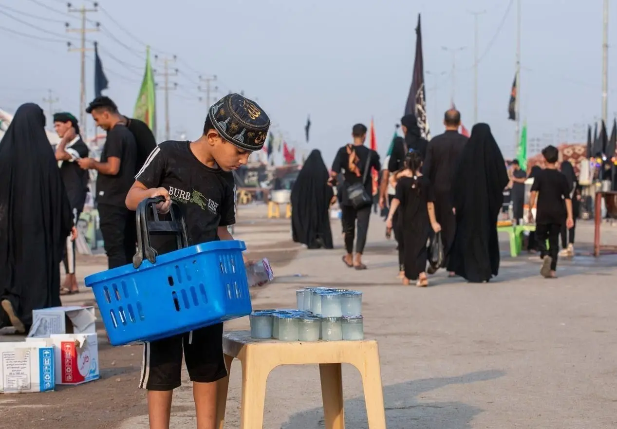 حرکت زوار اربعین از جنوب عراق به سمت کربلاء/گزارش تصویری
