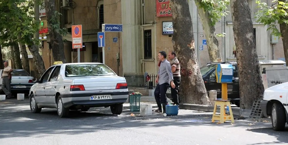 ماشین شویی در کنار خیابان جرم است