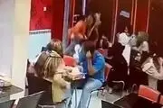 موتورسوار زن ایرانی این گونه وارد رستوران شد!