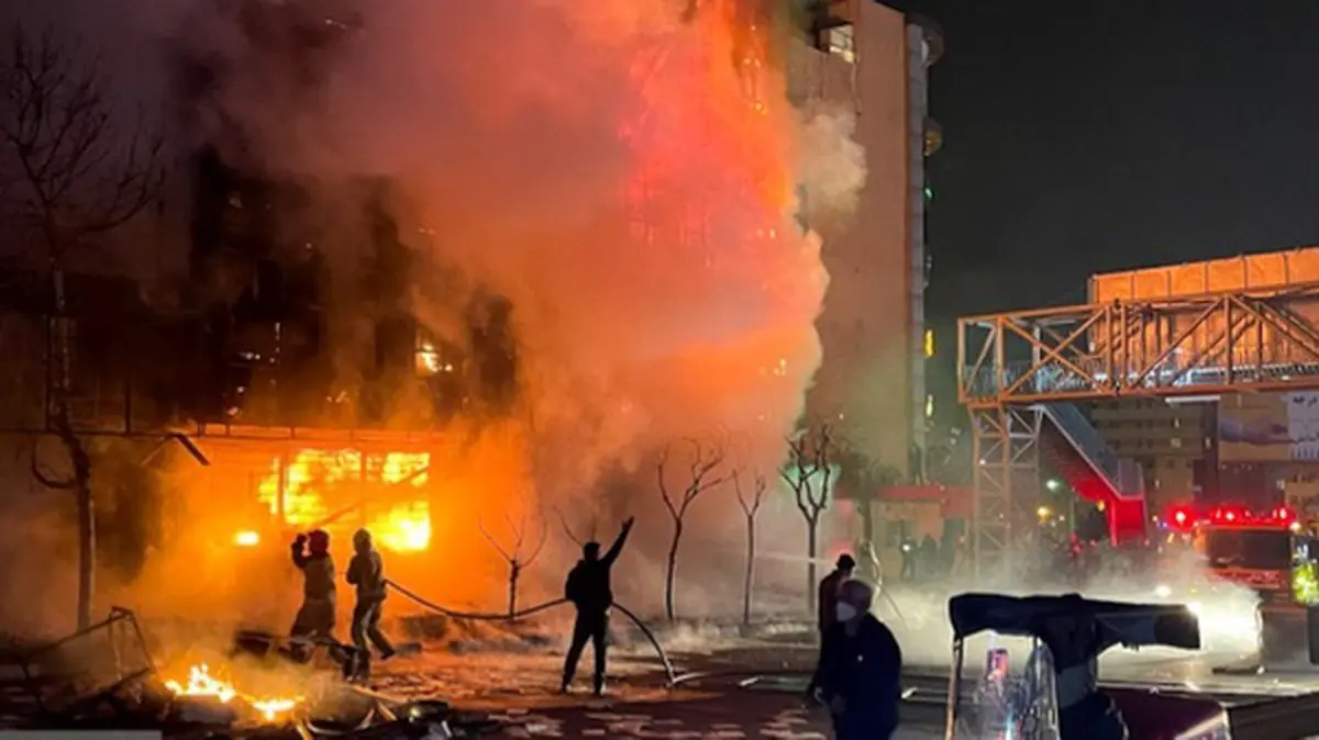 تخریب ۴۳ دستگاه خودرو سنگین آتش‌نشانی توسط اغتشاشگران