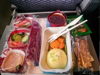 ۱۰ نکته درباره غذا خوردن در هواپیما