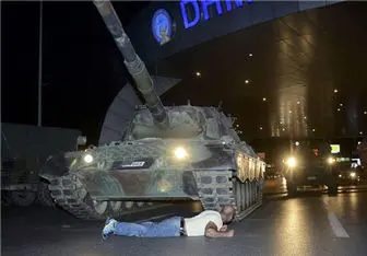 تلاش کودتاگران برای ورود  تانک‌ها به خیابان‌های استانبول