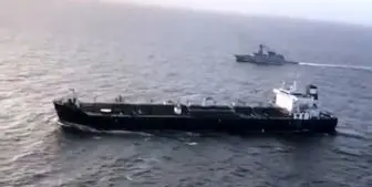 نیروی دریایی ونزوئلا در حال اسکورت نفتکش ایرانی / عکس