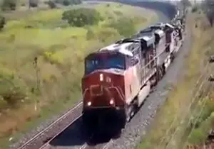 یک لشکر ارتش روسیه سوار بر یک قطار + فیلم 