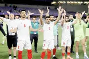 تشویق ایسلندی مقابل هواداران بعد از برتری برابر کیپ‌ورد
