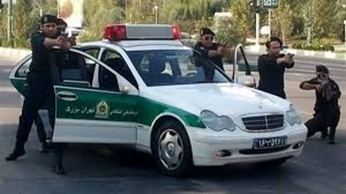 تصاویر دیده نشده از حمله اغتشاشگران به کلانتری ۱۲۶ تهرانپارس
