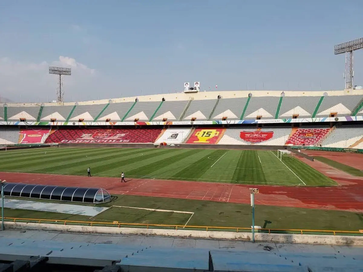 عکس| اقدام هواداران پرسپولیس در ورزشگاه بی تماشاگر آزادی