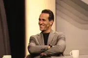 
پاسخ کاربران به توئیت احمقانه علی کریمی +تصویر
