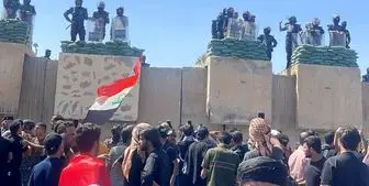 درگیری حامیان جریان صدر با نیروهای امنیتی در مقابل منطقه سبز بغداد+فیلم