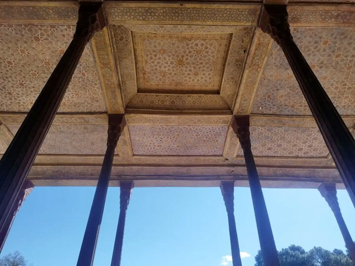 چهلستون در خطر فروپاشی قرار گرفت