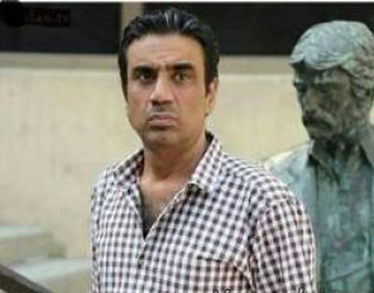  نوستالژی آقای بازیگر با تلفن عمومی /عکس
