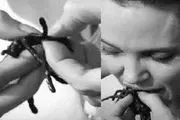 بازیگر زن مشهور در حال خوردن سوسک و عنکبوت/تصاویر