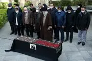  رهبر انقلاب سحرگاه امروز بر پیکر مرحوم عباس شیبانی نماز خواندند 