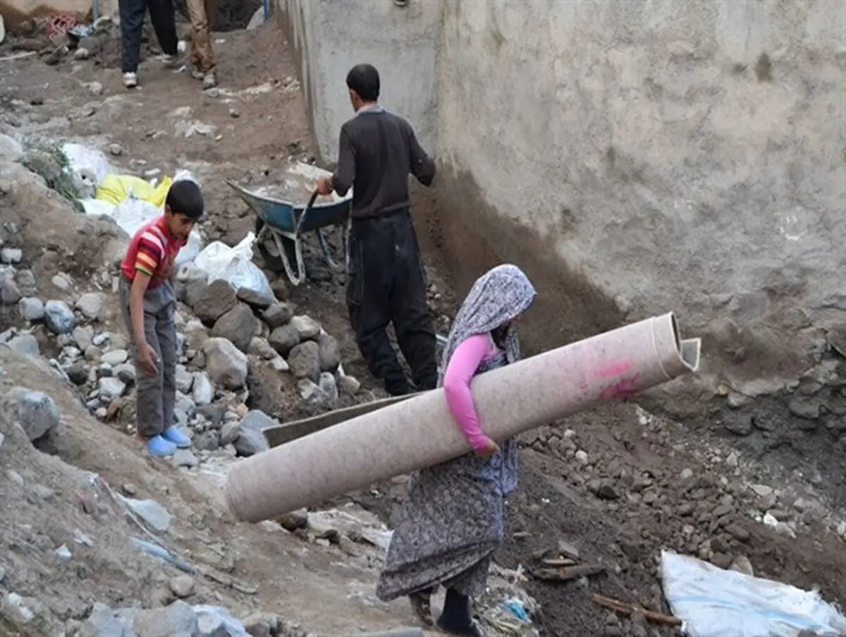 شاهد تعلل در امداد رسانی به سیل زدگان بیرق بودیم
