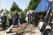 پیکر مرد کویری ایران در بهشت زهرا آرام گرفت +عکس