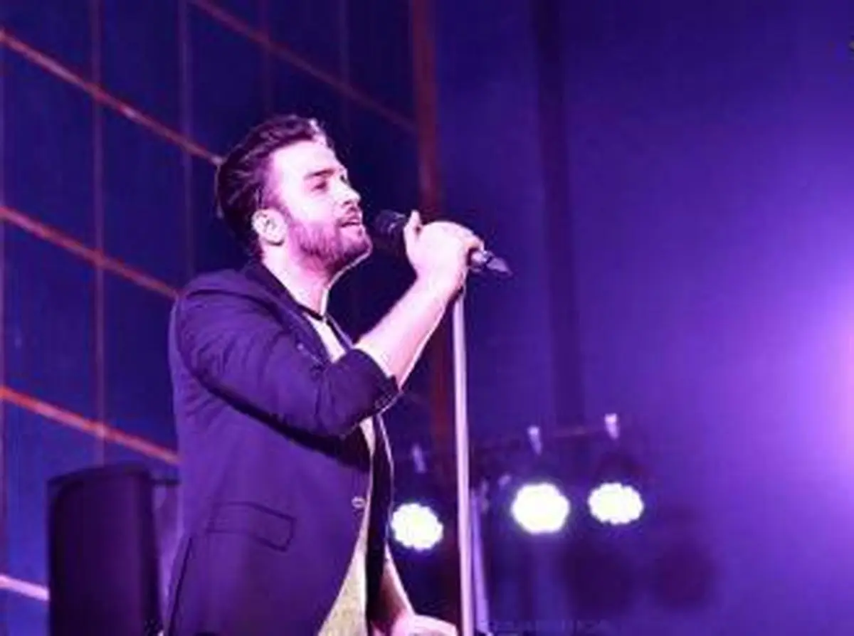 خواننده معروف و همسر و فرزندش/ عکس
