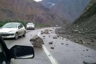 ریزش کوه درجاده چالوس 4 کشته برجای گذاشت