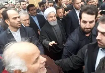 روحانی به جمع راهپیمایان ۲۲ بهمن در تهران پیوست