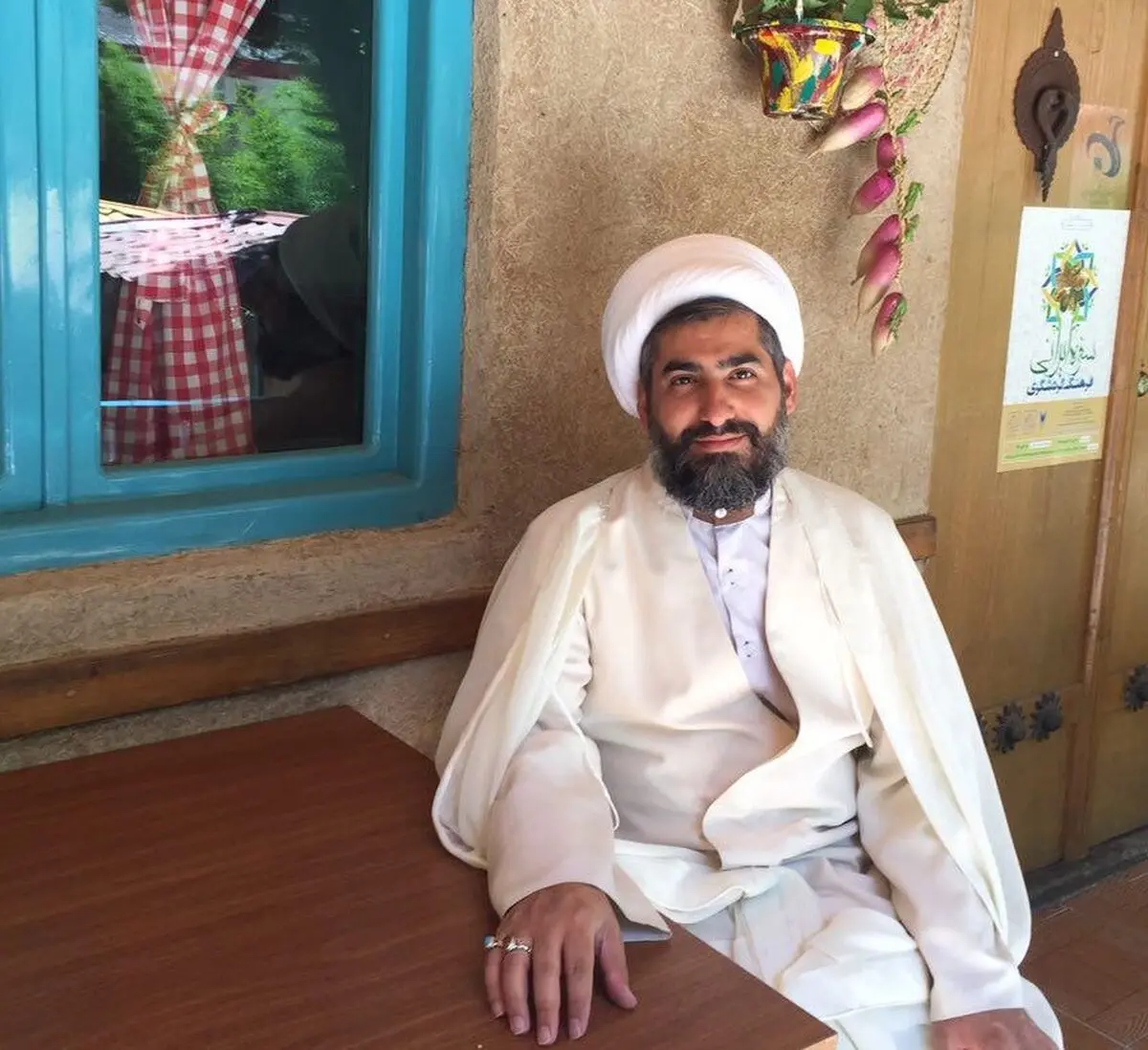 مراقب نگاهت باش/یک نگاهِ حرام می تواند سالها عبادتت را بسوزاند